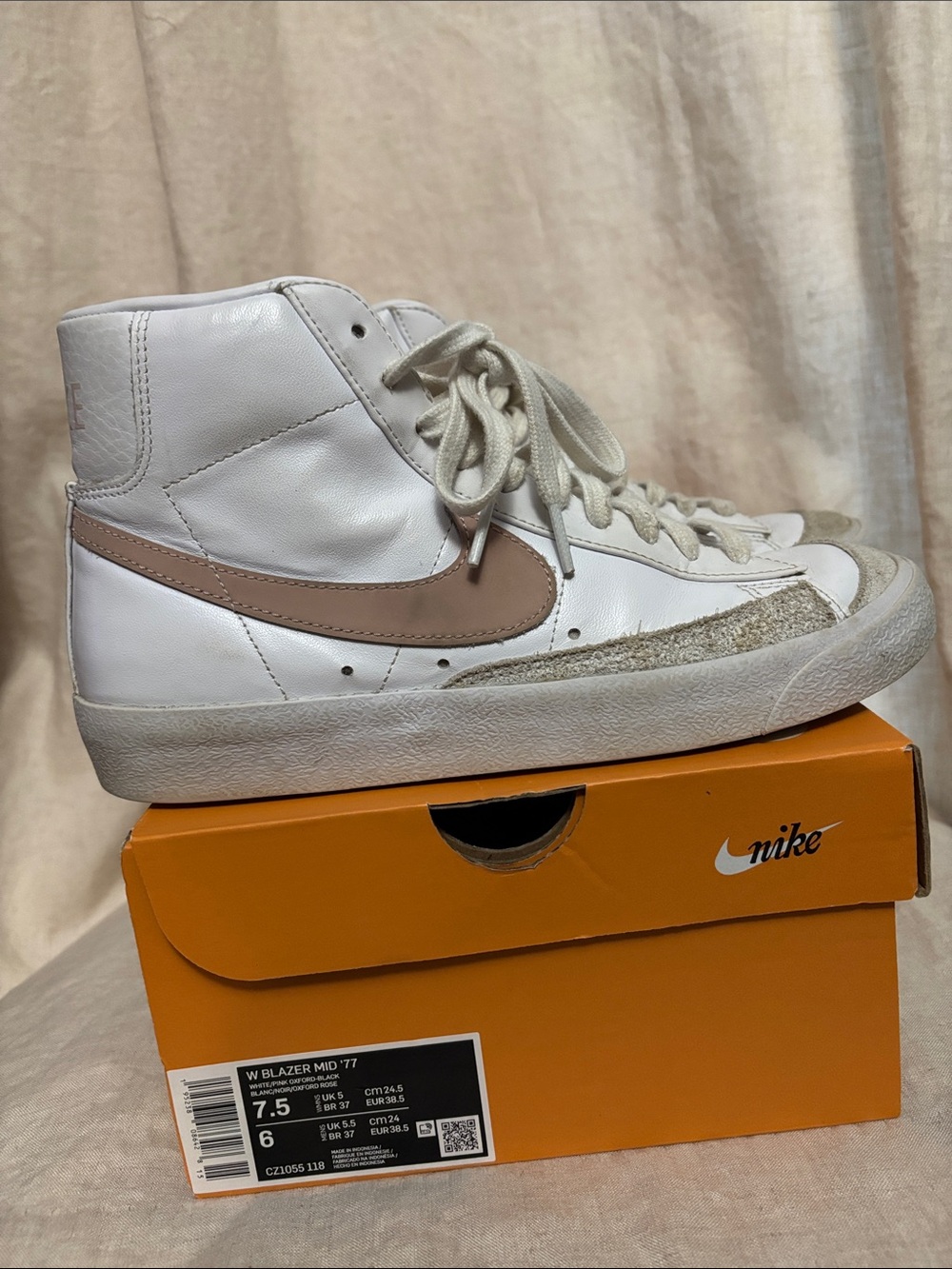 Nike Women Blazer Mid ’77 in White with Pink Swoosh